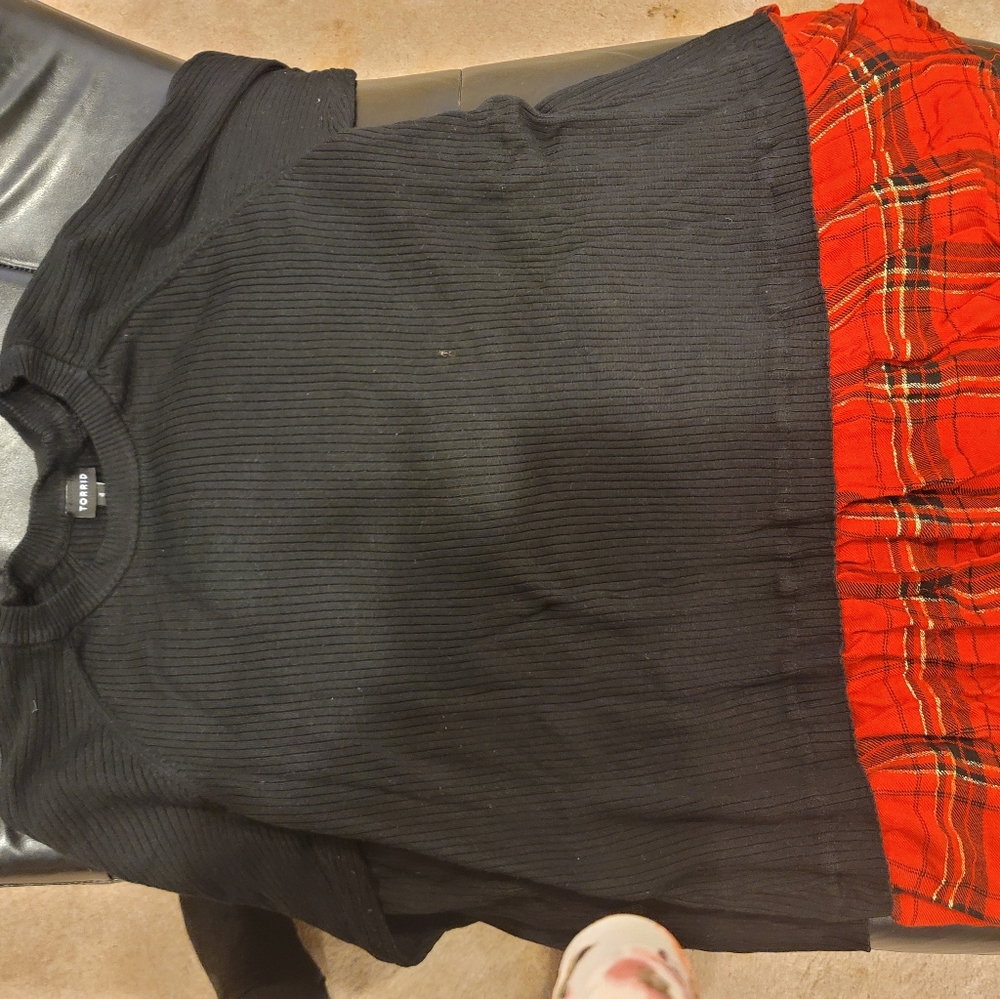BLACK RIB & RED PLAID 2FER HI-LO SWEATER